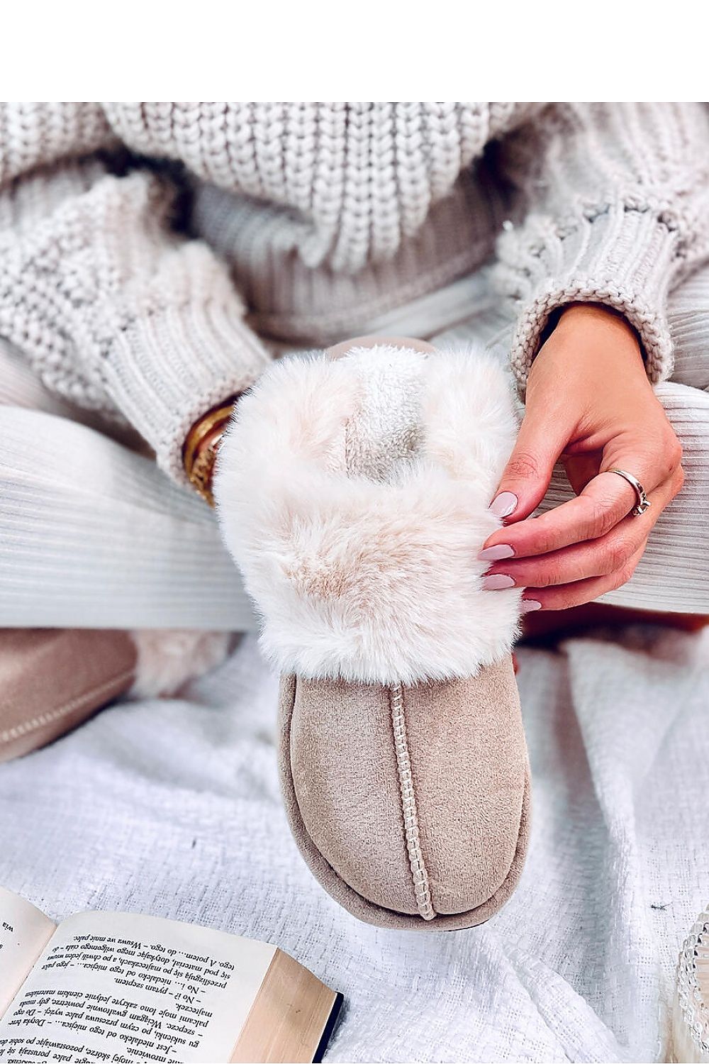 Slippers model 190387