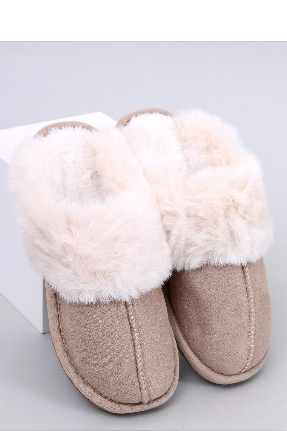 Slippers model 190387