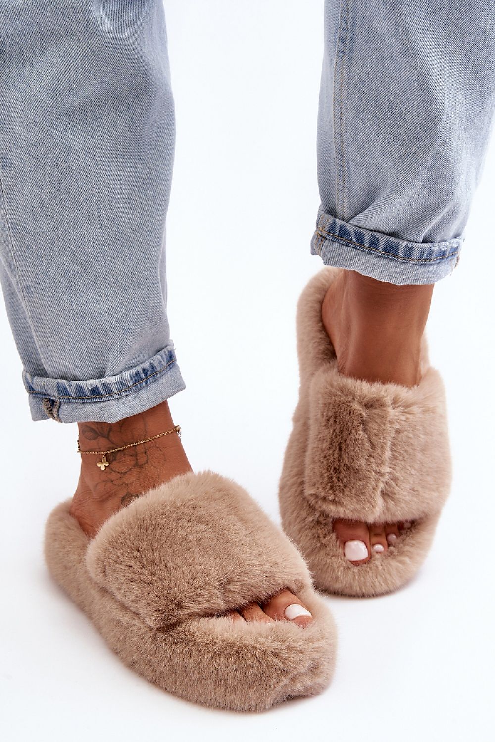 Slippers model 190672