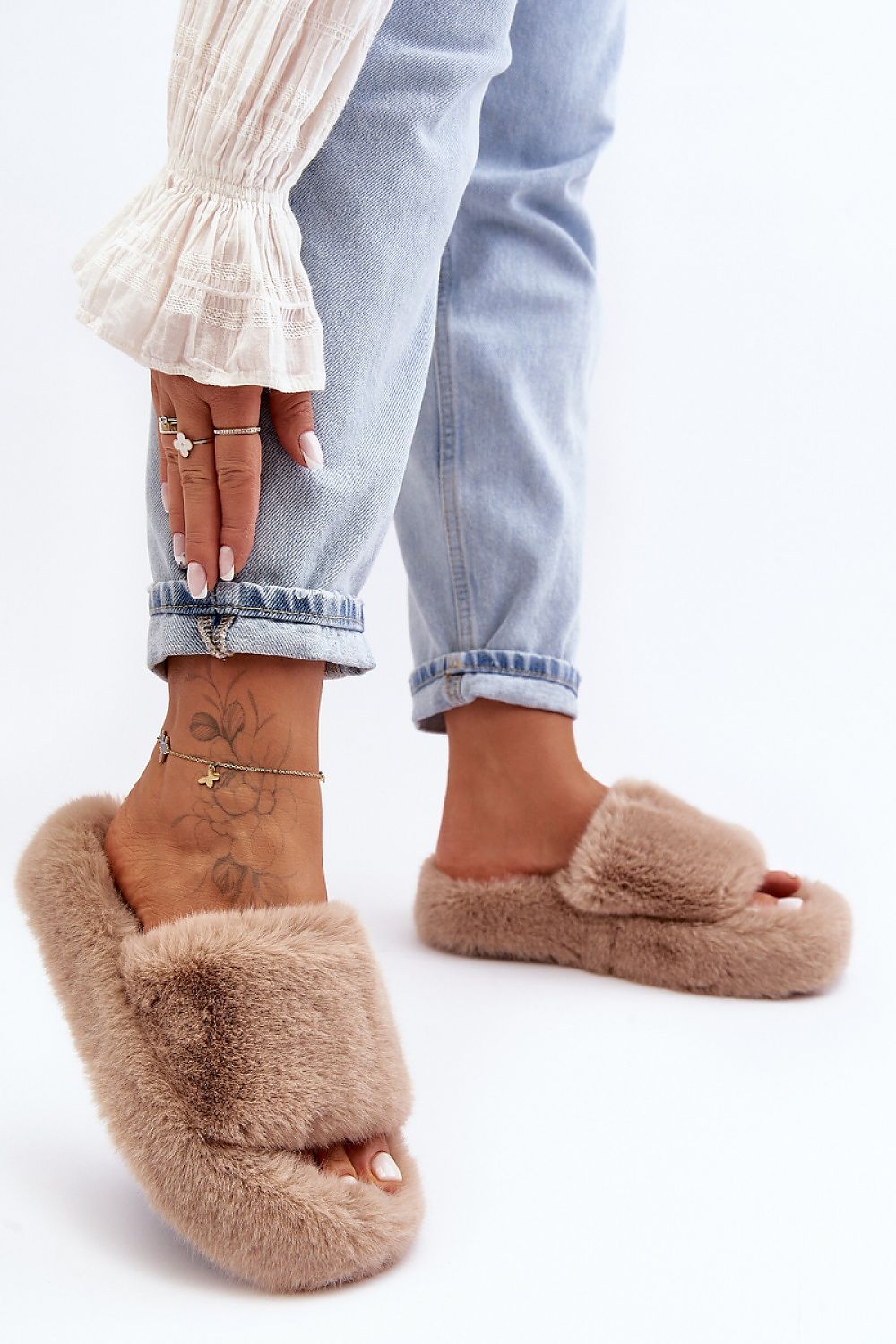 Slippers model 190672