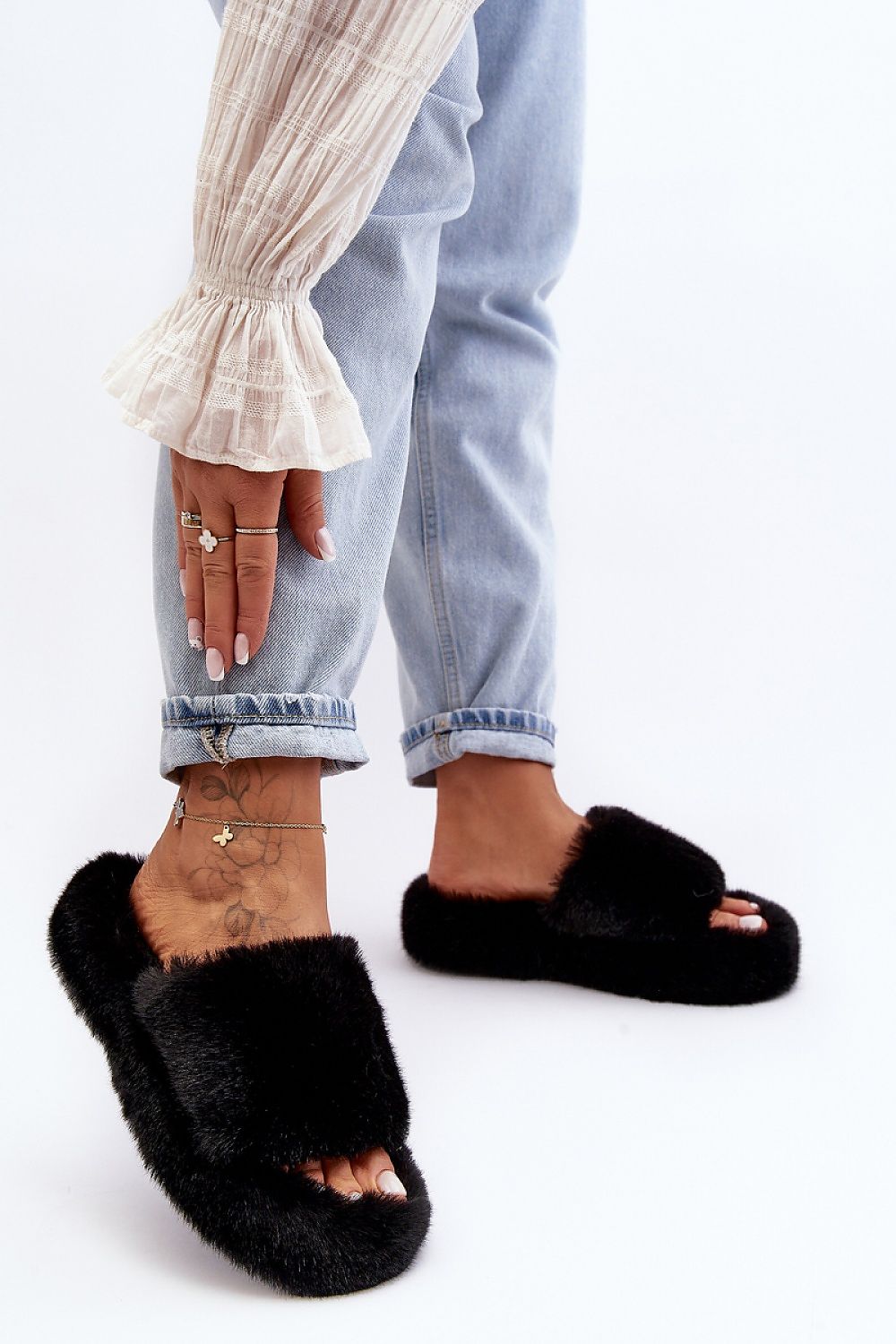 Slippers model 190673