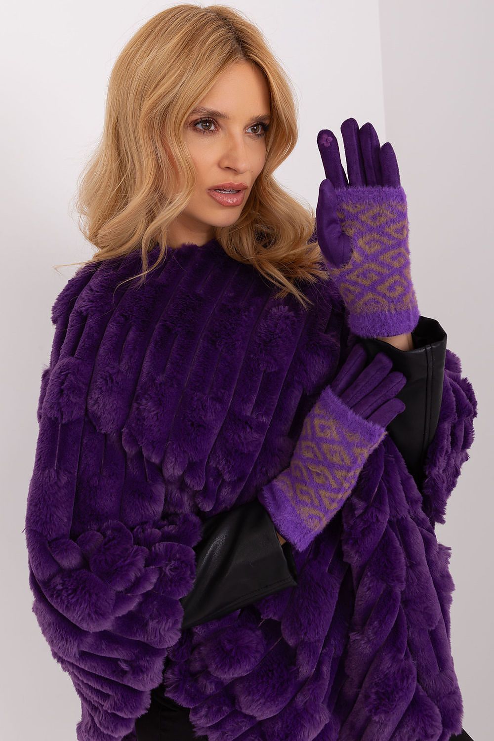 Gloves model 190817
