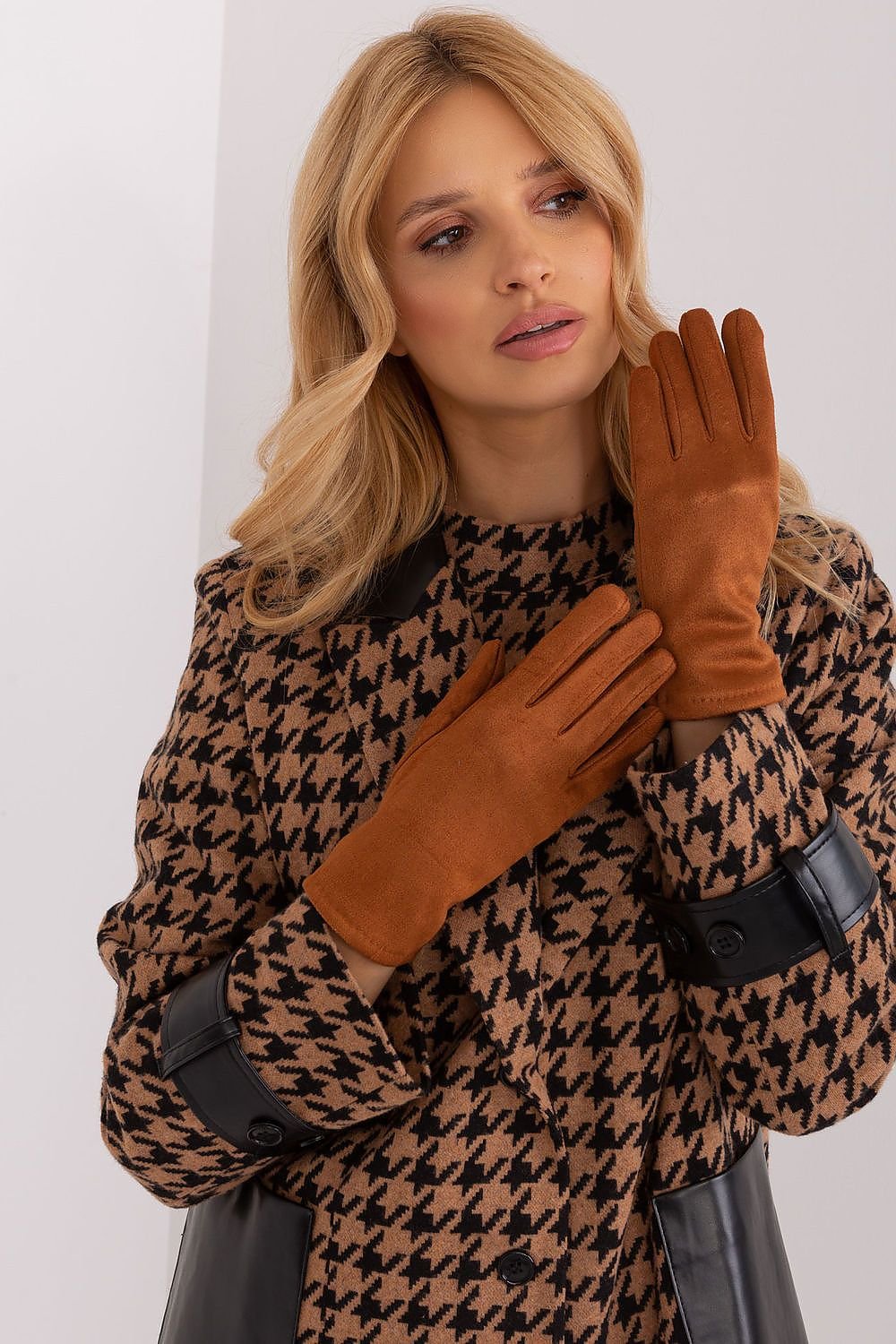 Gloves model 190825