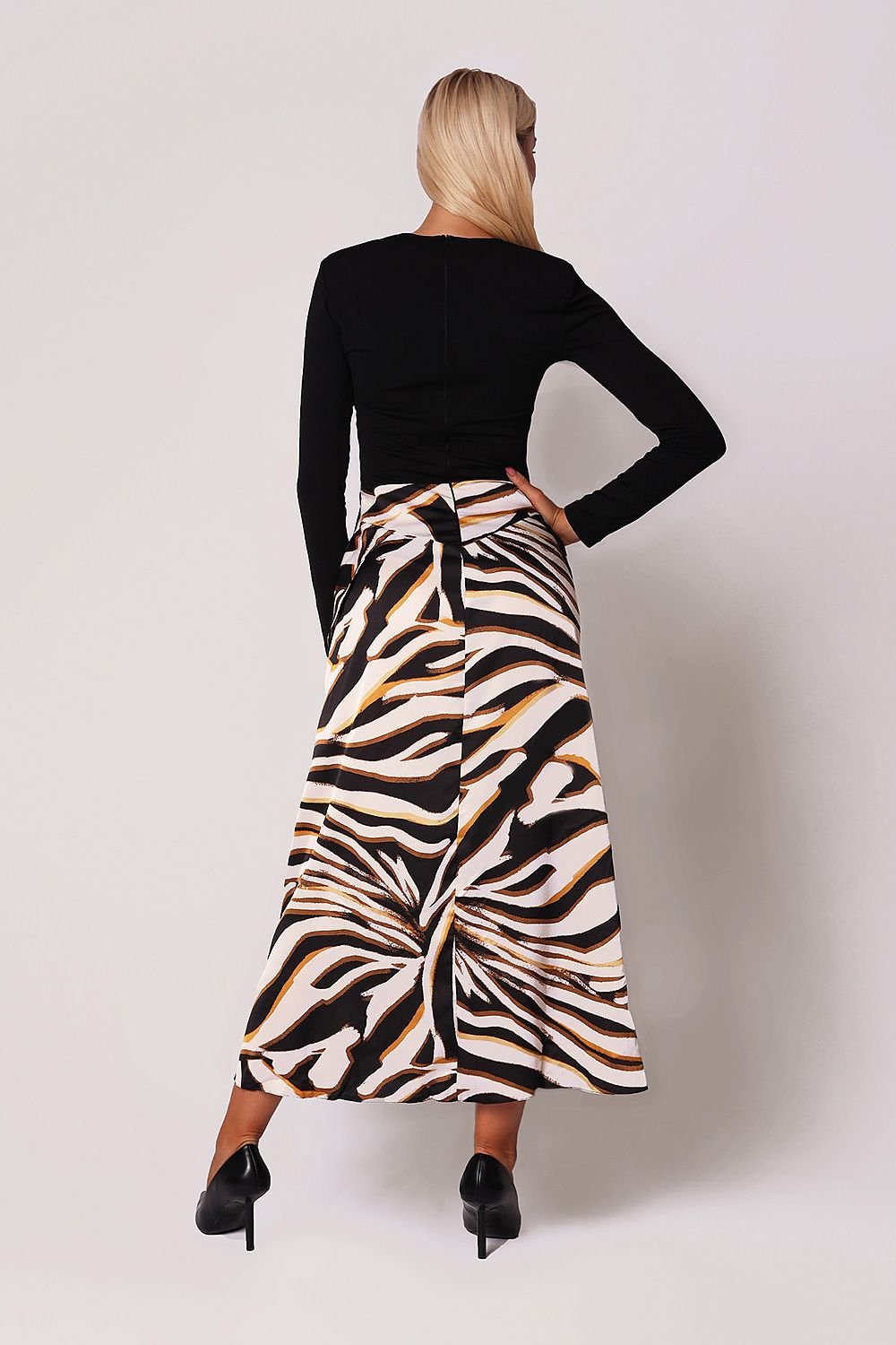 Short dress model 191959