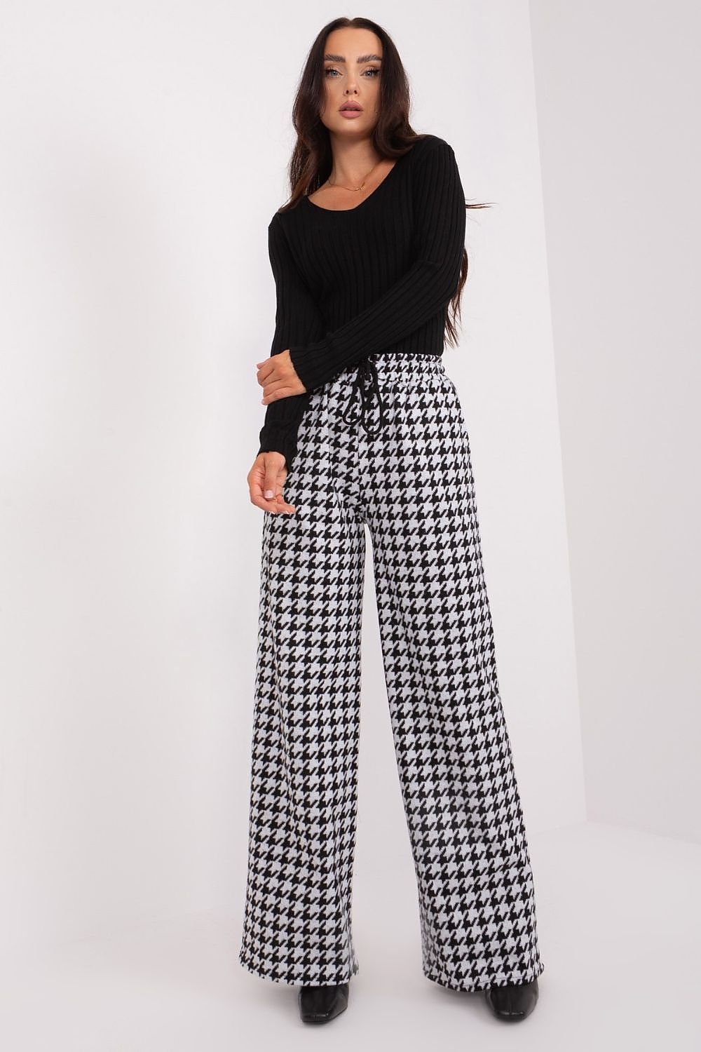 Women trousers model 193133