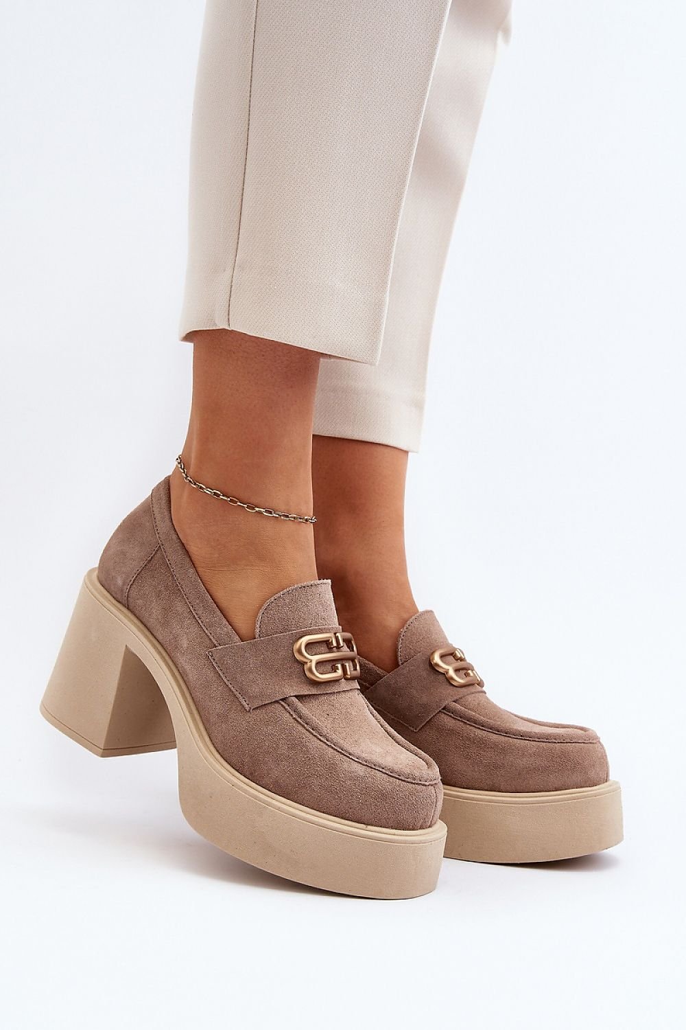 Heeled low shoes model 193930