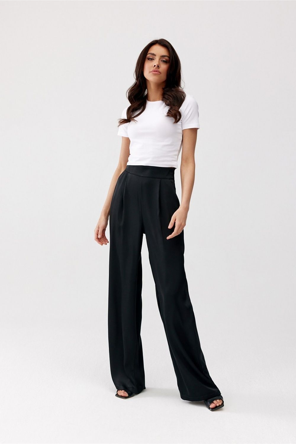 Women trousers model 194764