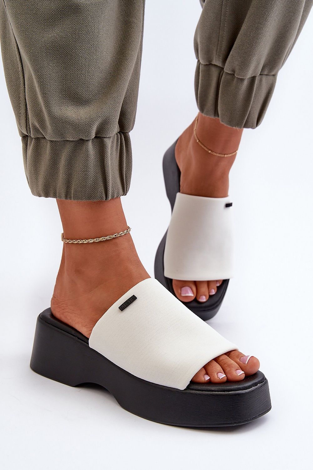 Flip-flops model 195291