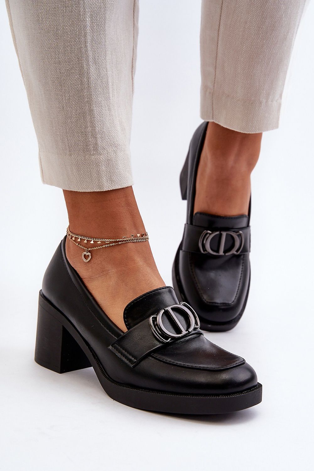 Heeled low shoes model 195401