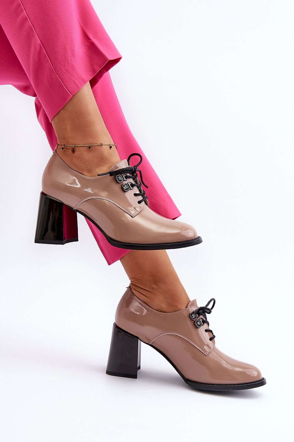 Heeled low shoes model 195405