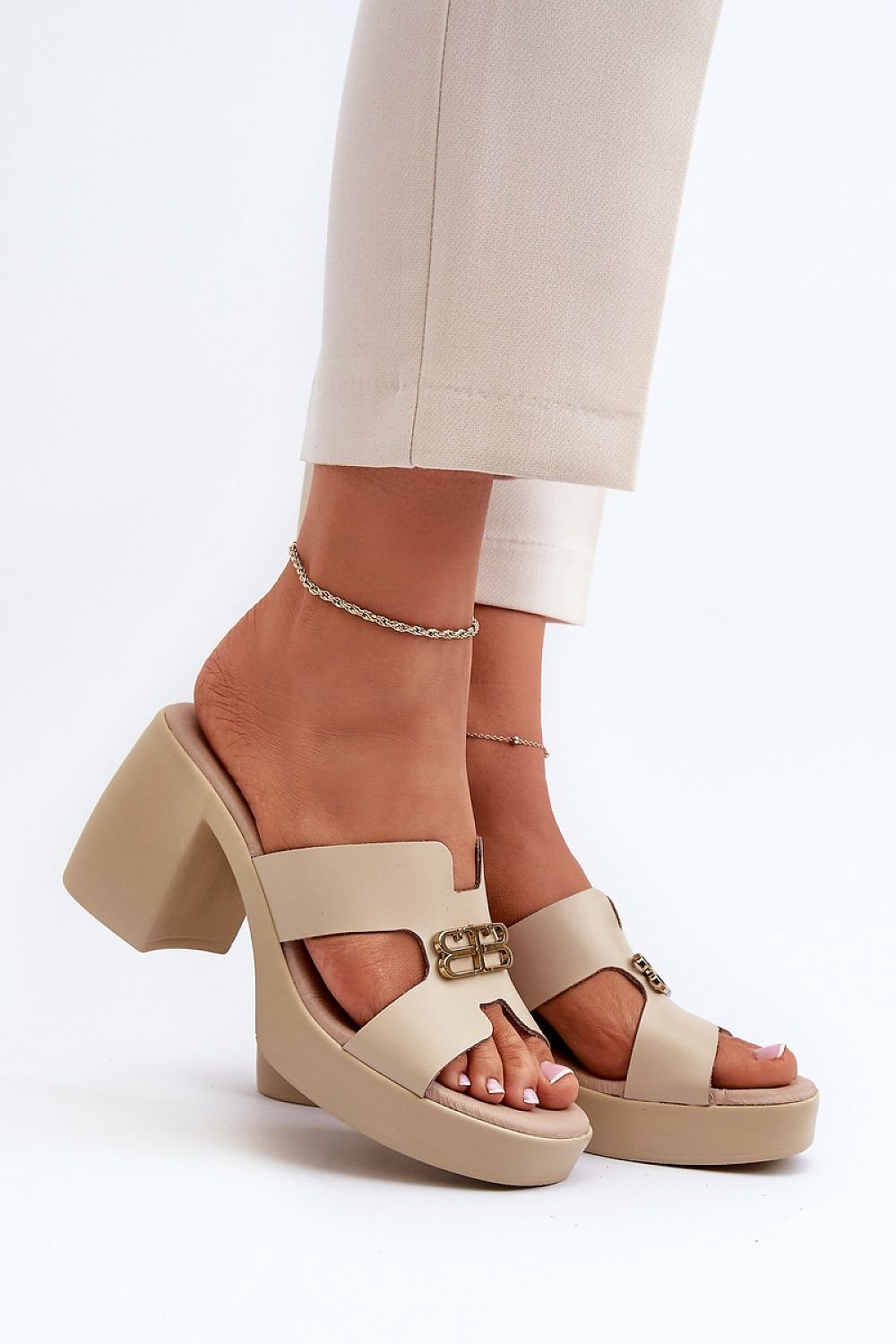 Flip-flops model 195427