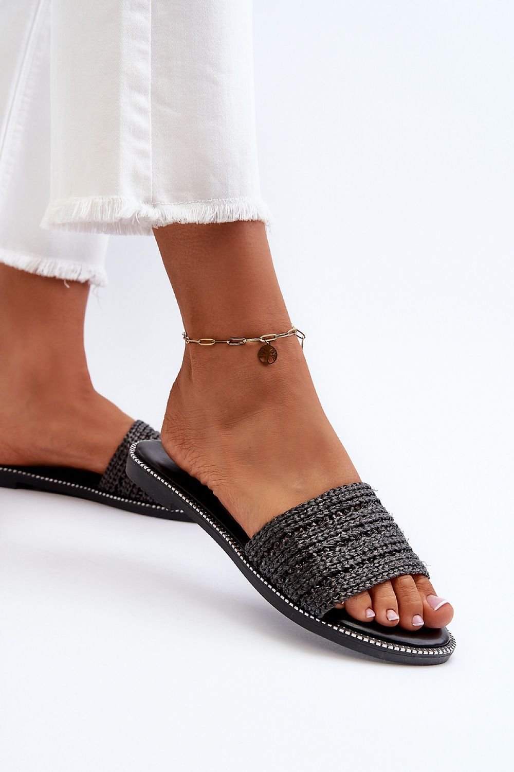 Flip-flops model 195435