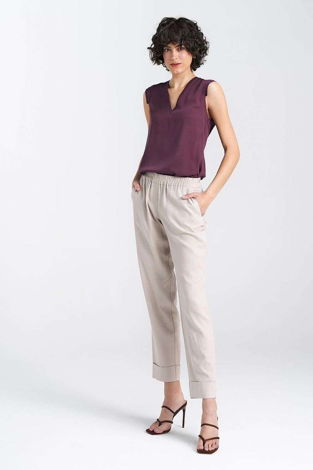 Women trousers model 195464