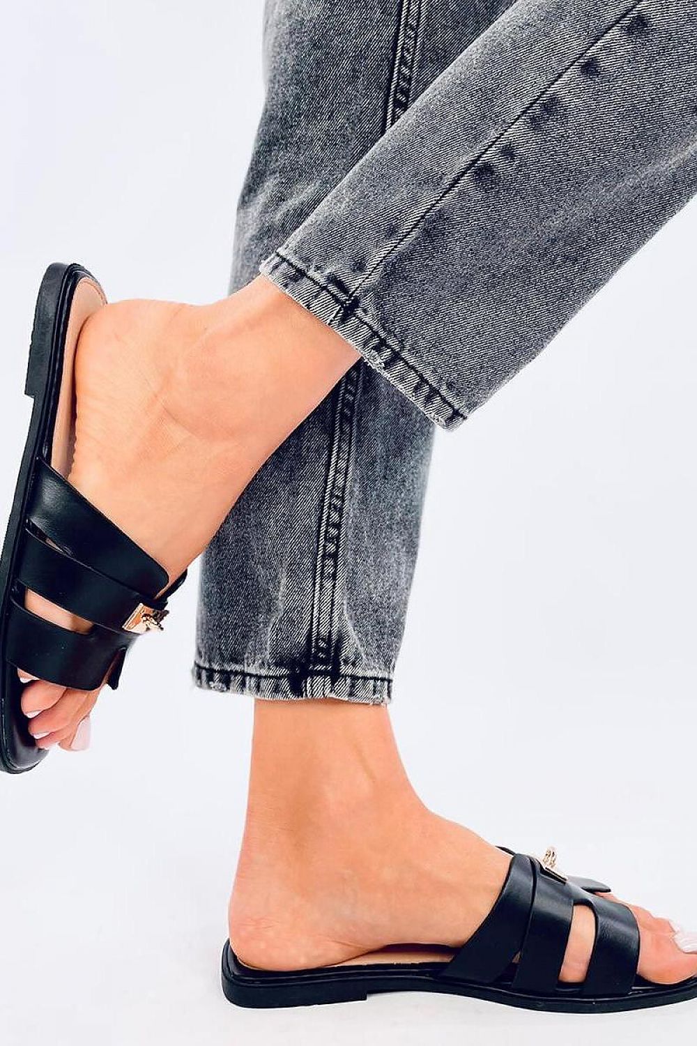 Flip-flops model 195983