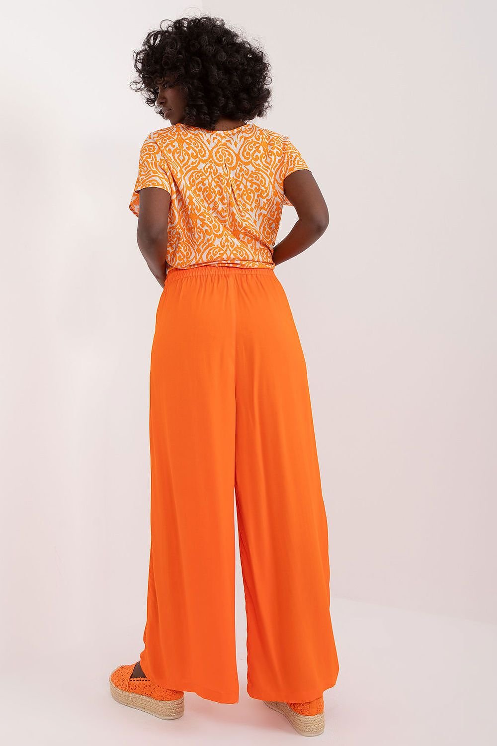 Women trousers model 196904