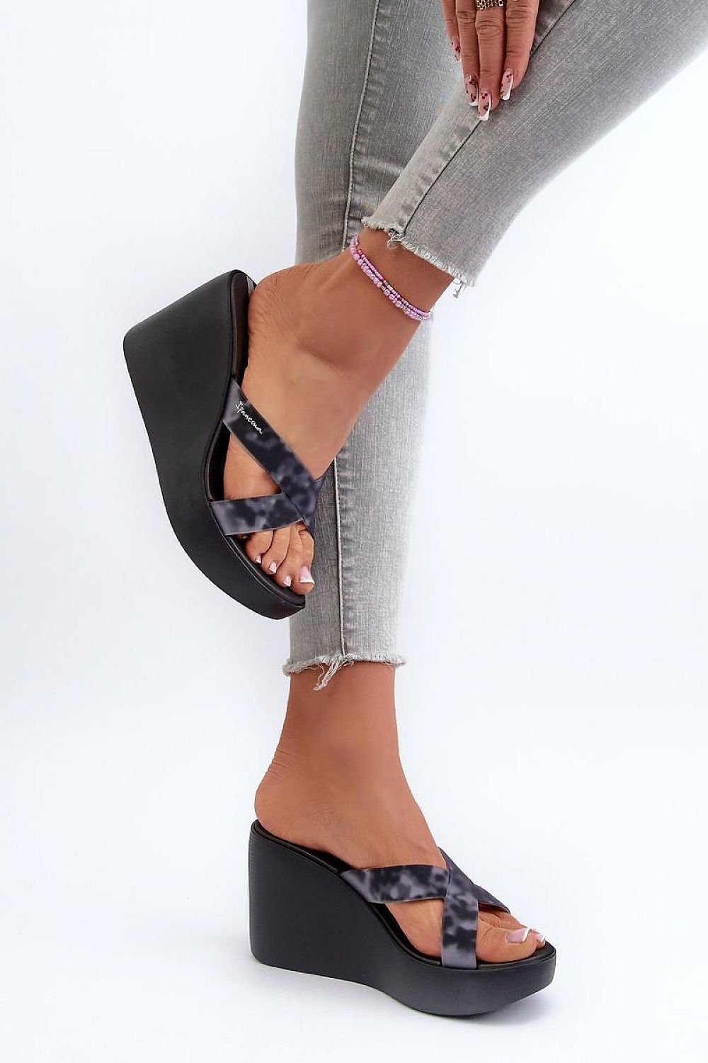 Flip-flops model 197717