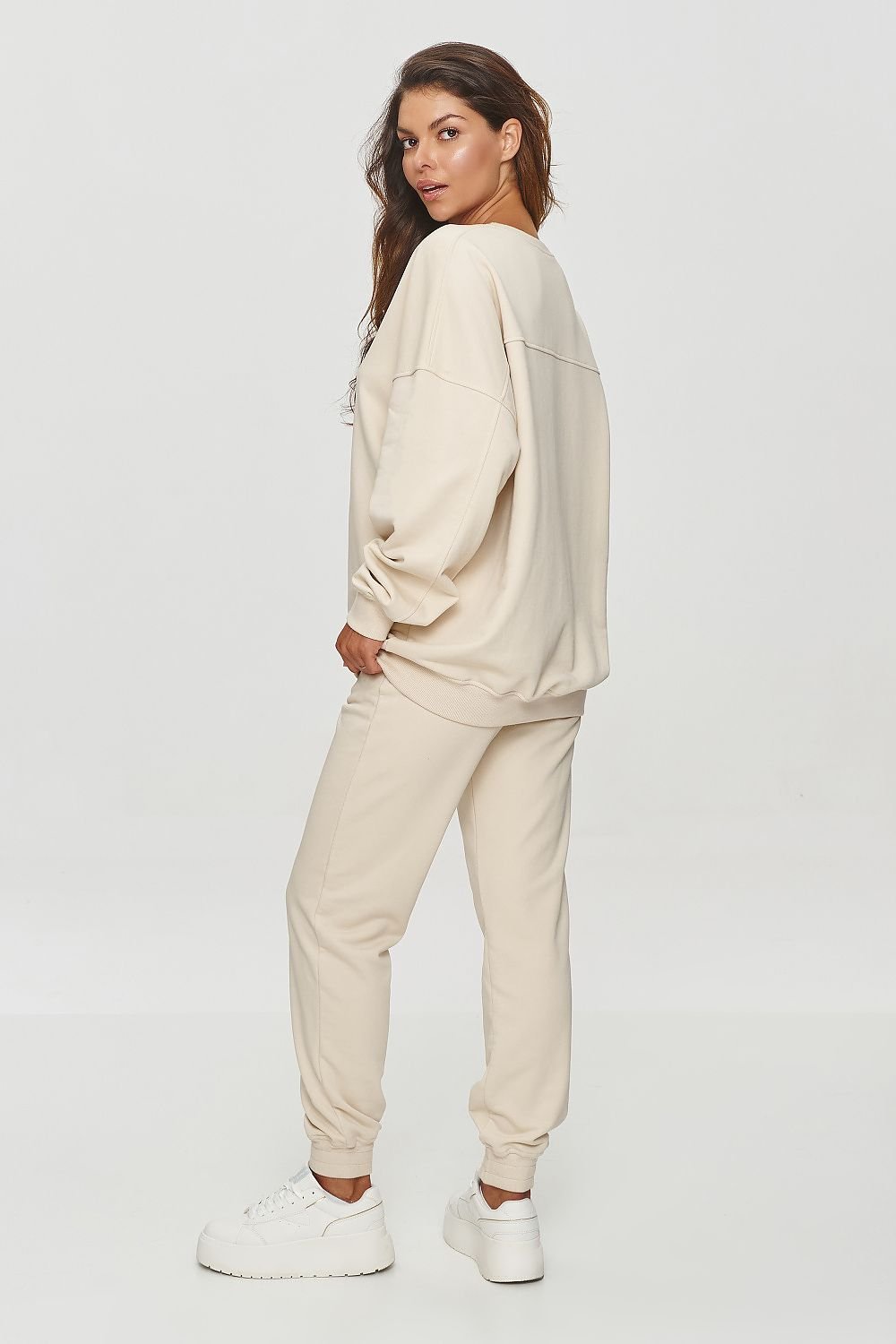 Sweatshirt model 200125
