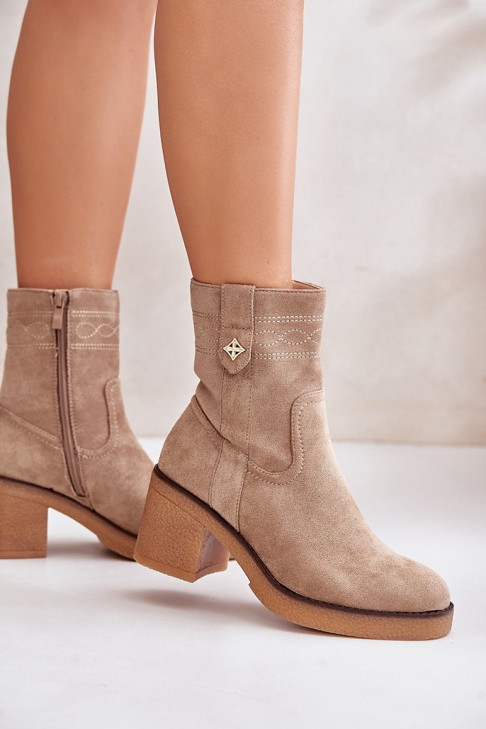 Heel boots model 201540