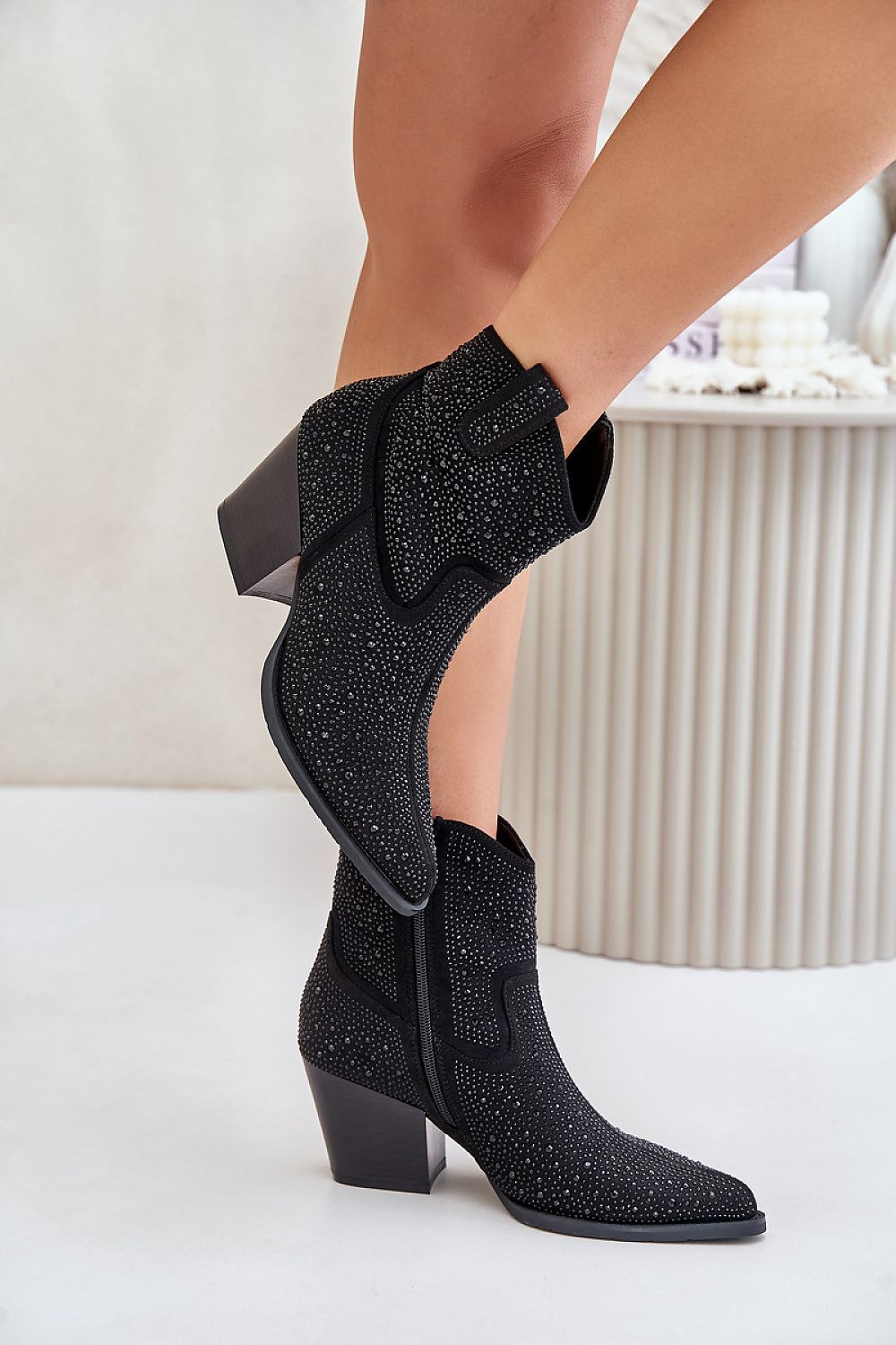 Heel boots model 202048