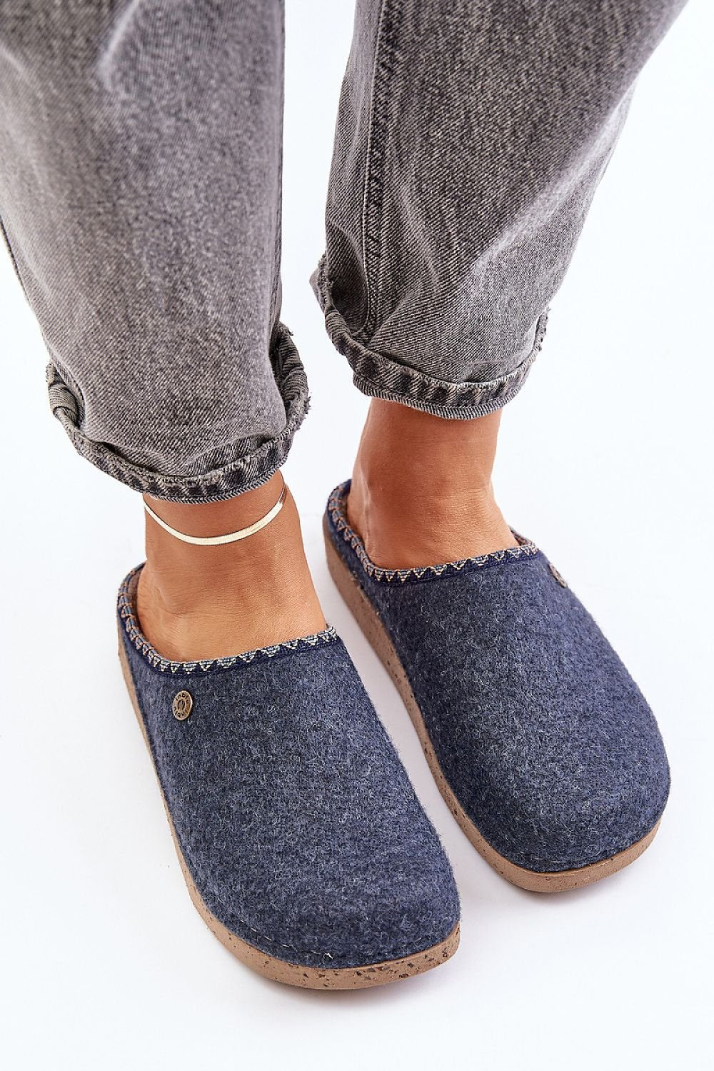 Slippers model 202655