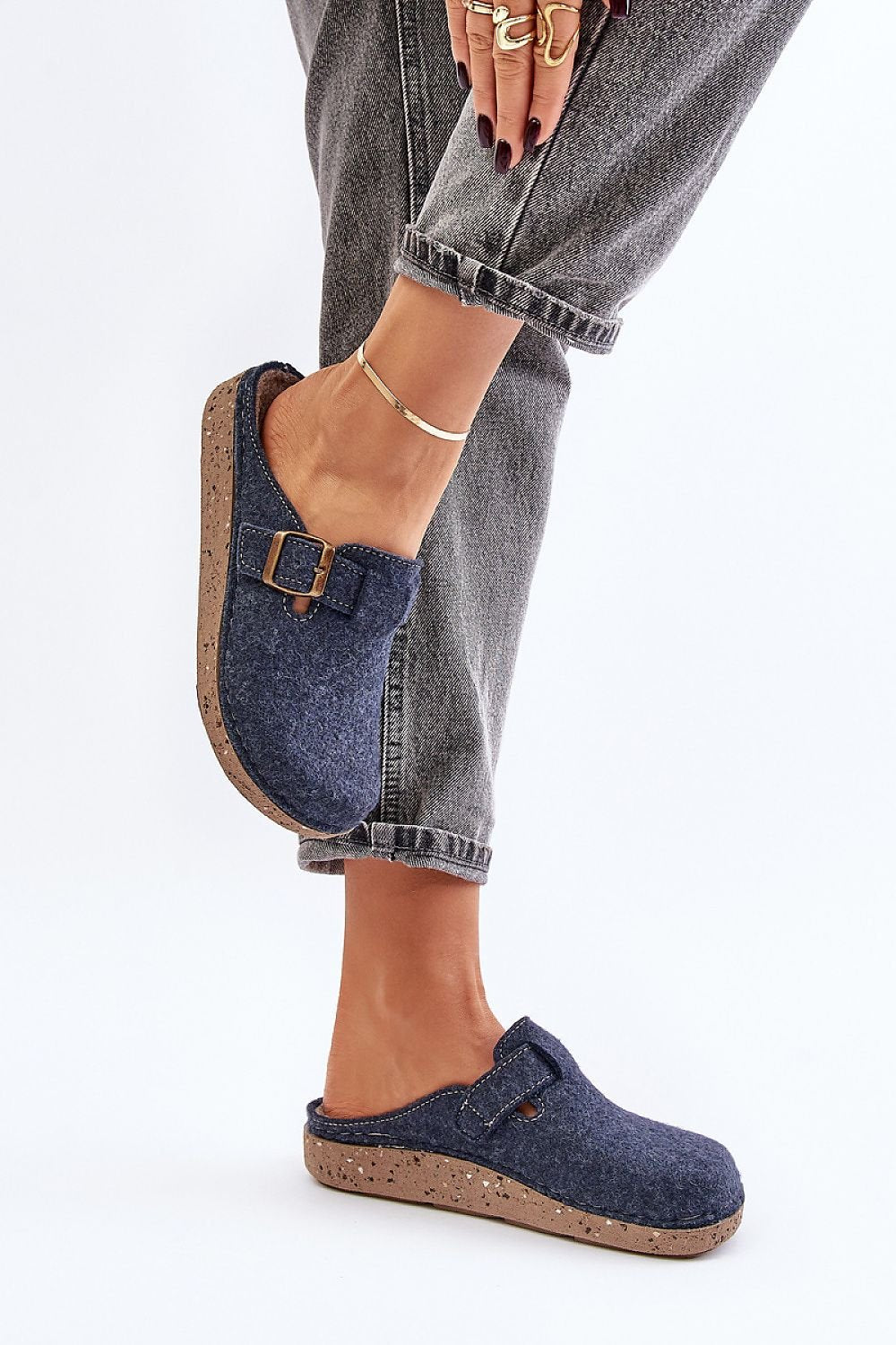 Slippers model 202658
