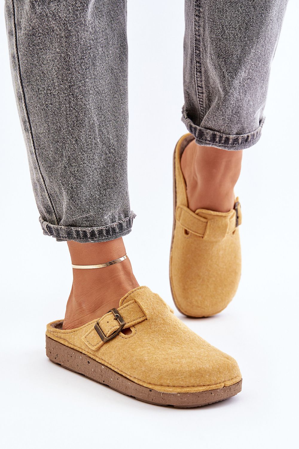 Slippers model 202659
