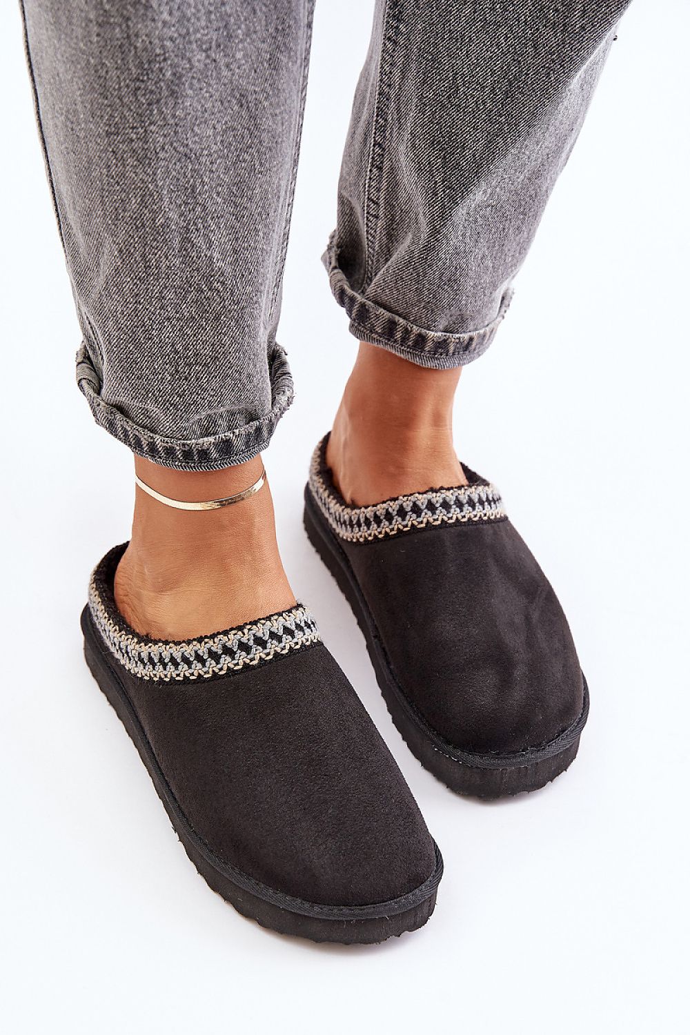 Slippers model 202660