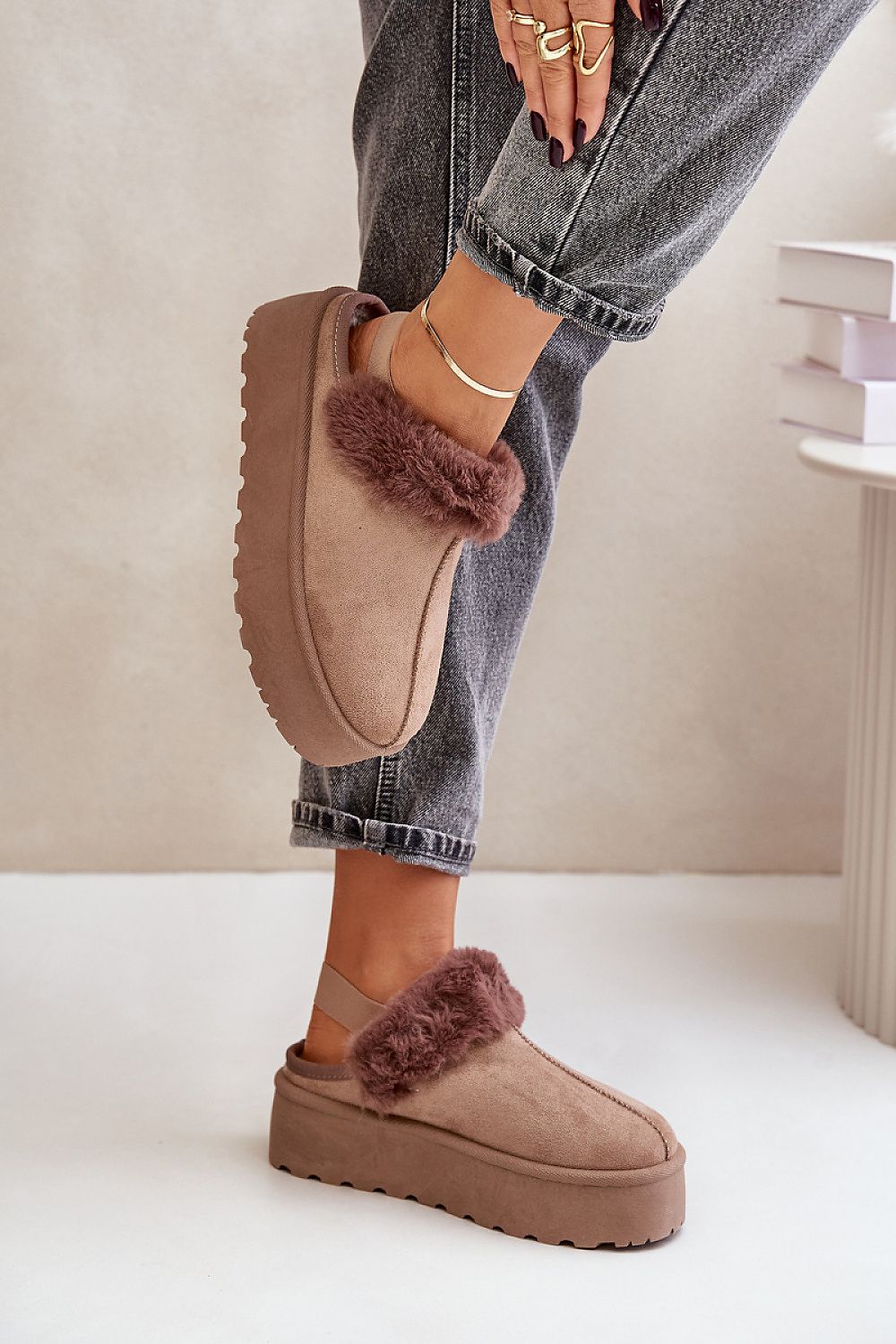Slippers model 202665