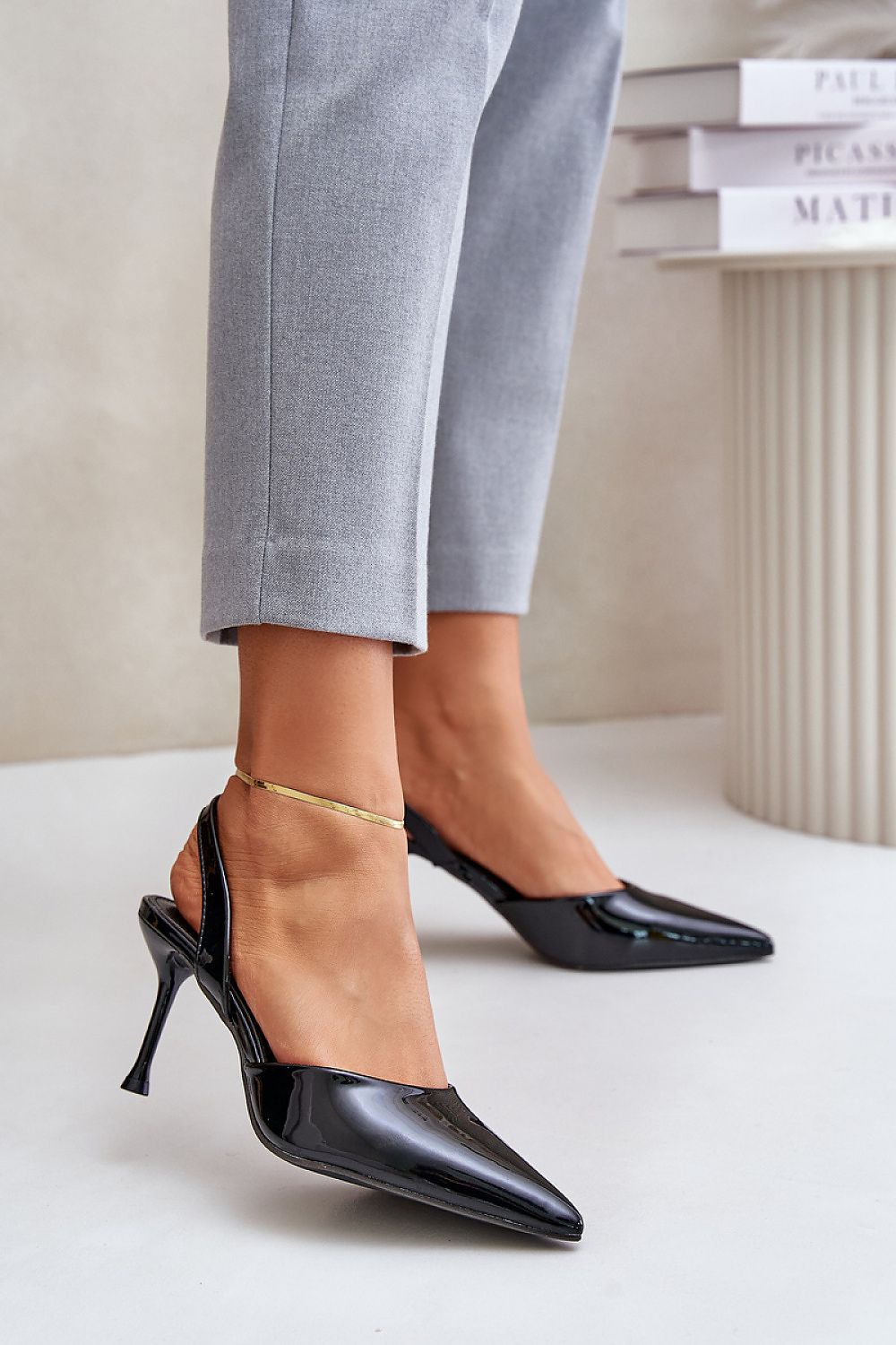High heels model 202798