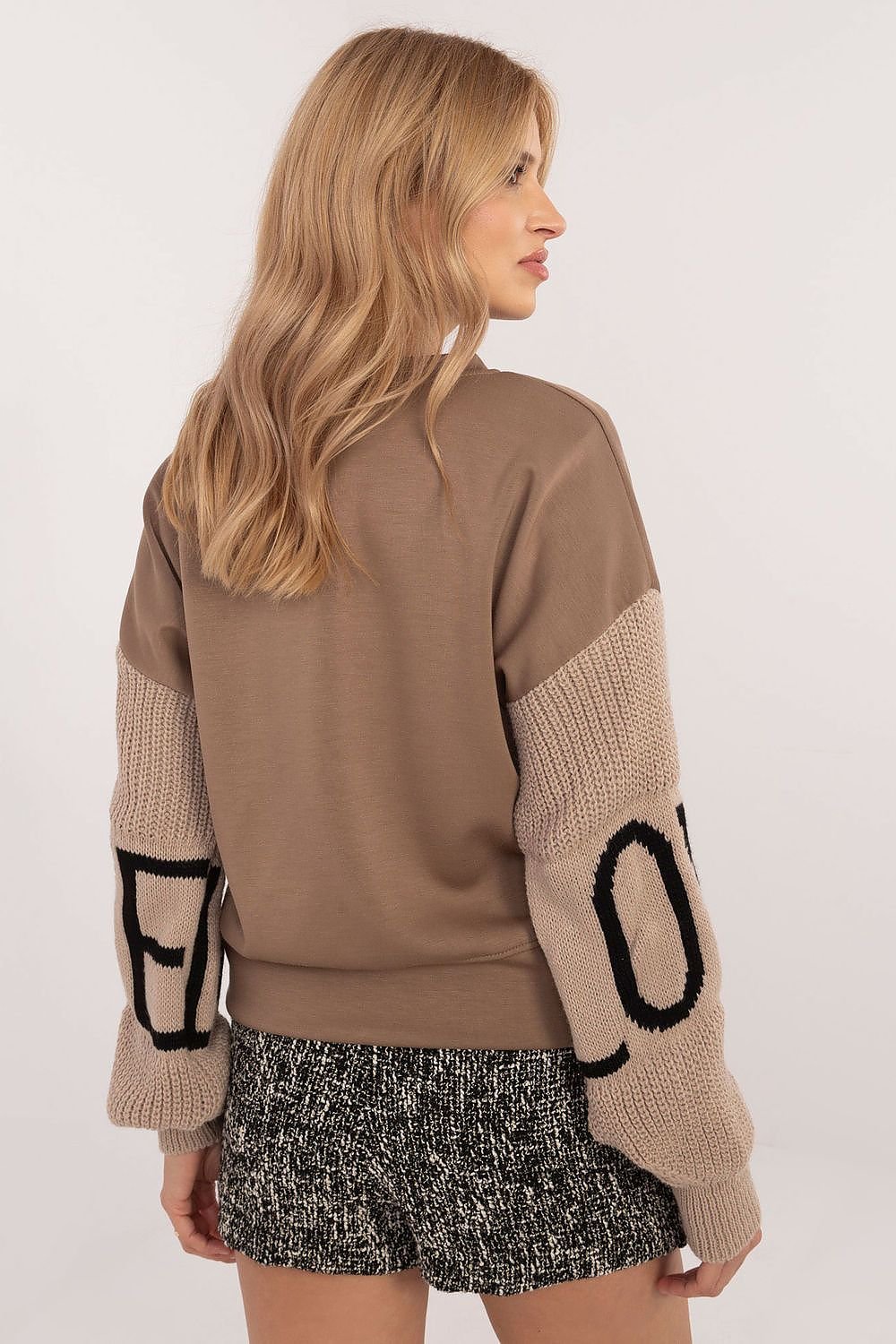 Sweatshirt model 202844