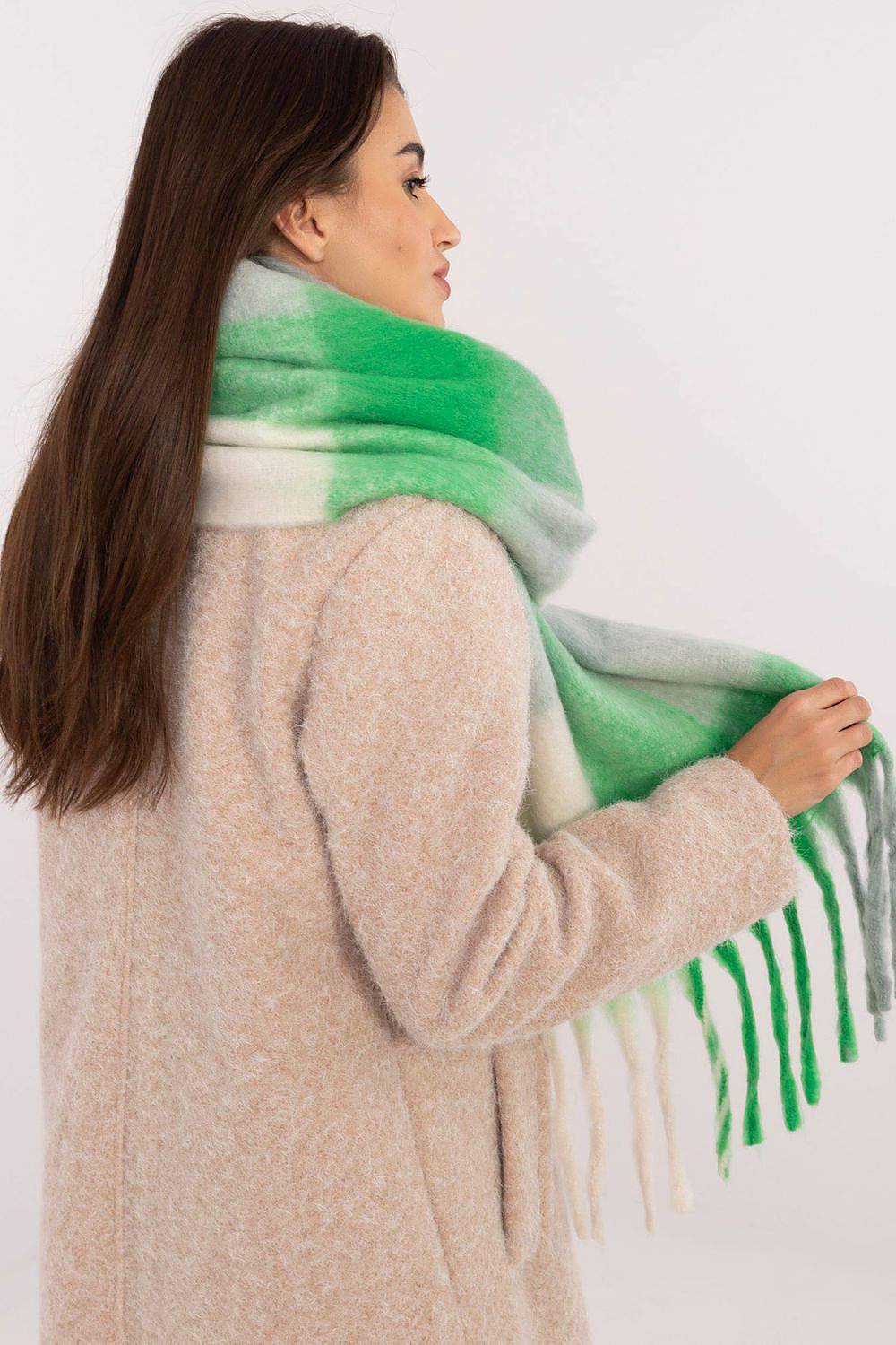 Shawl model 203181