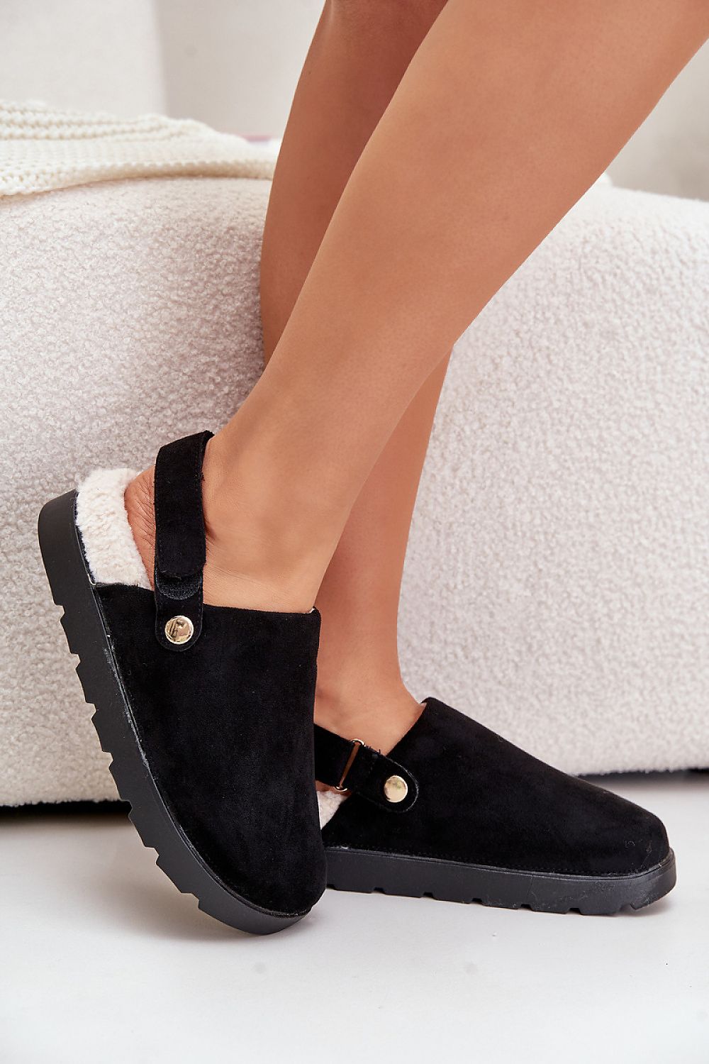 Slippers model 203605