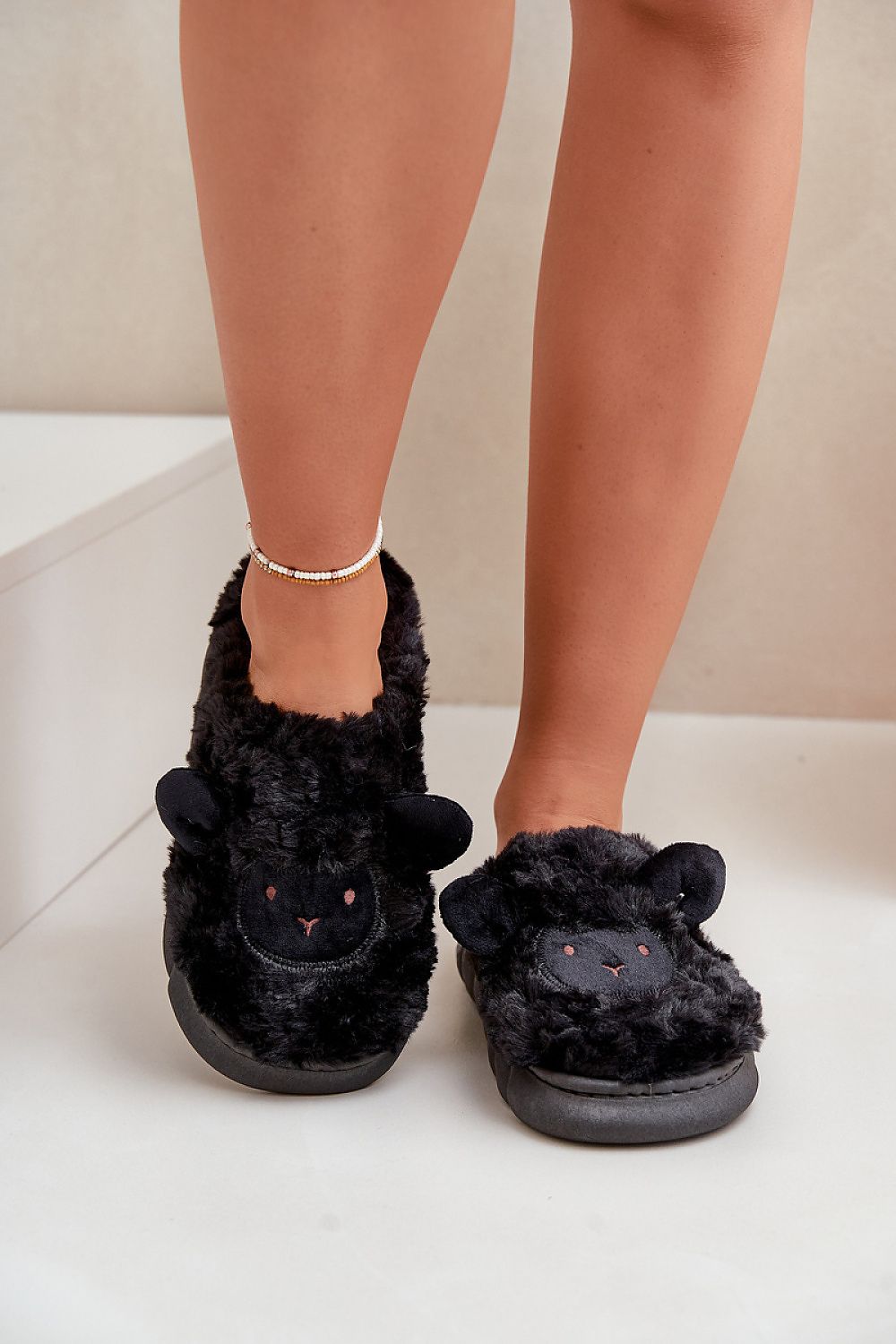 Slippers model 203609