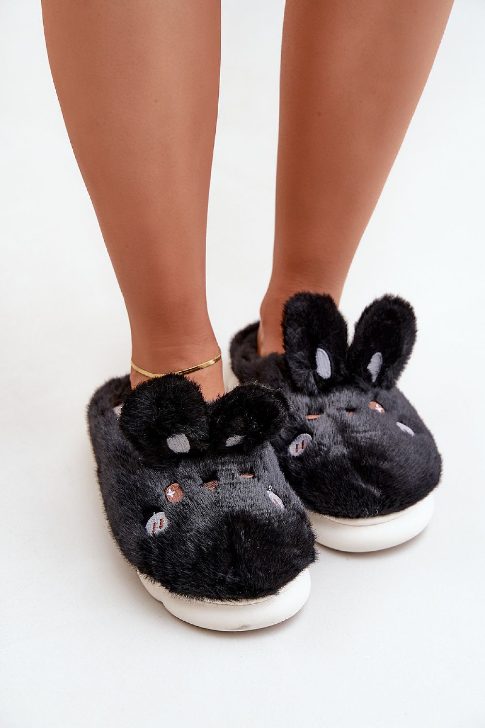 Slippers model 204650