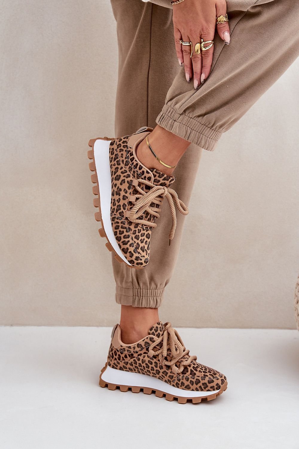 Sport Shoes model 205944