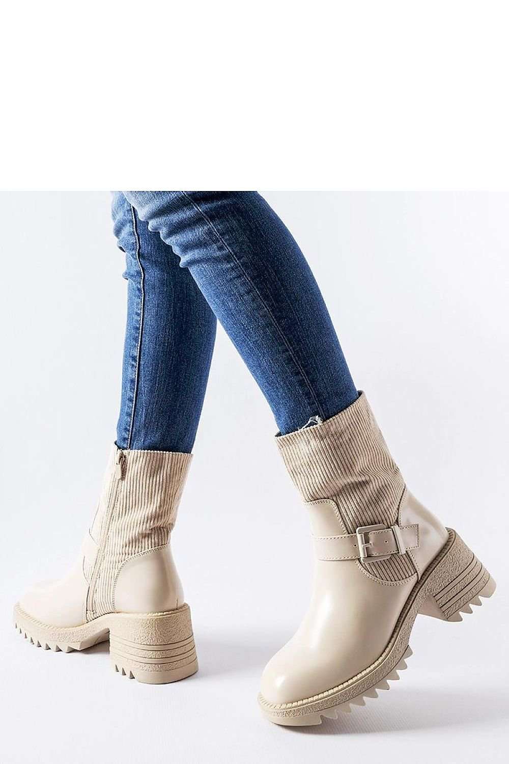 Heel boots model 206526