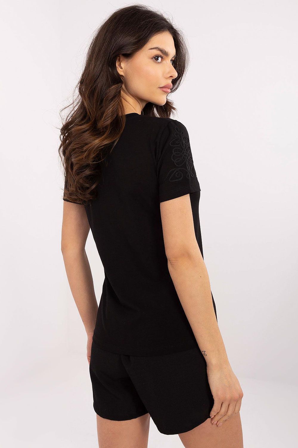 T-shirt model 210660 Relevance