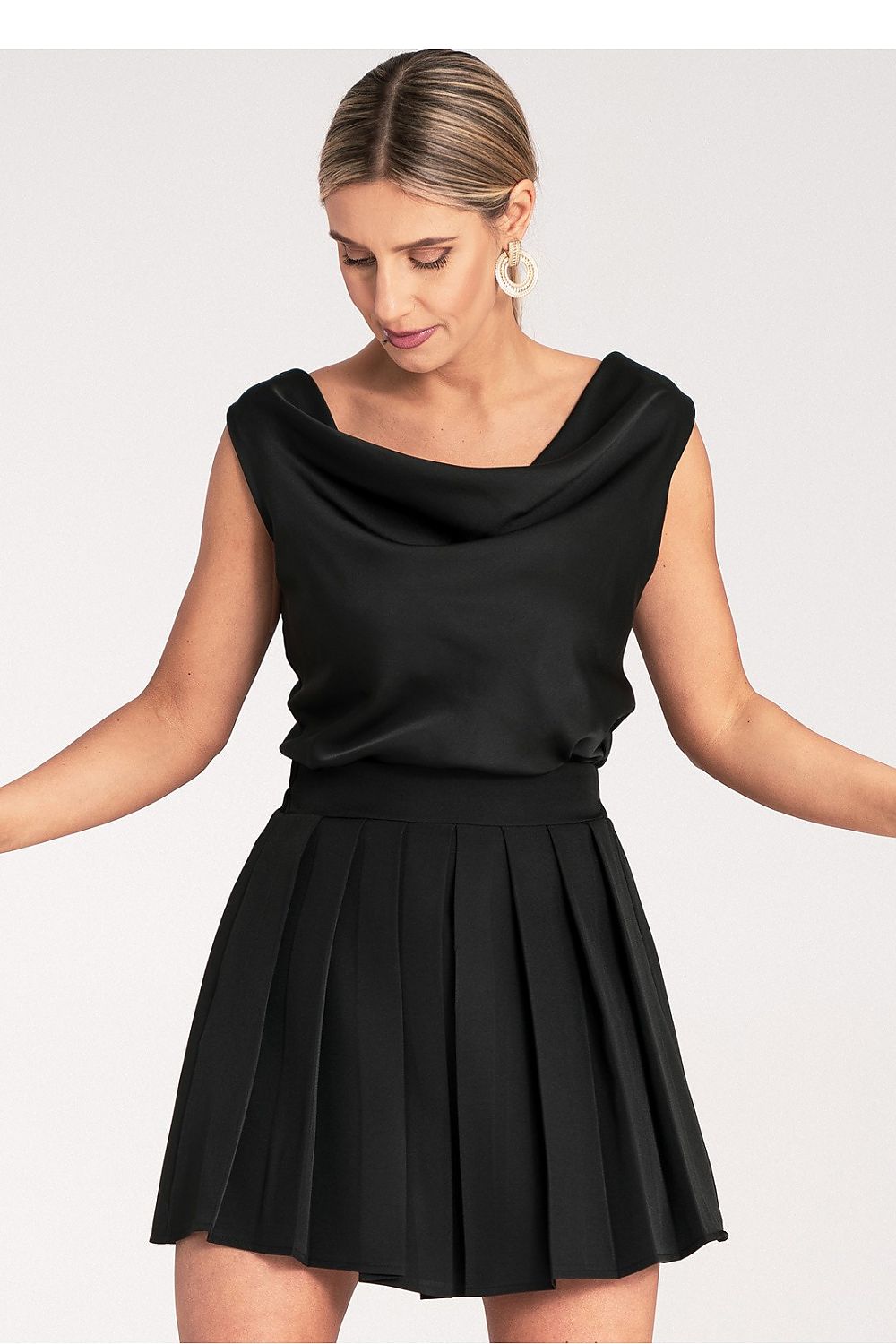 Short skirt model 214841 Figl