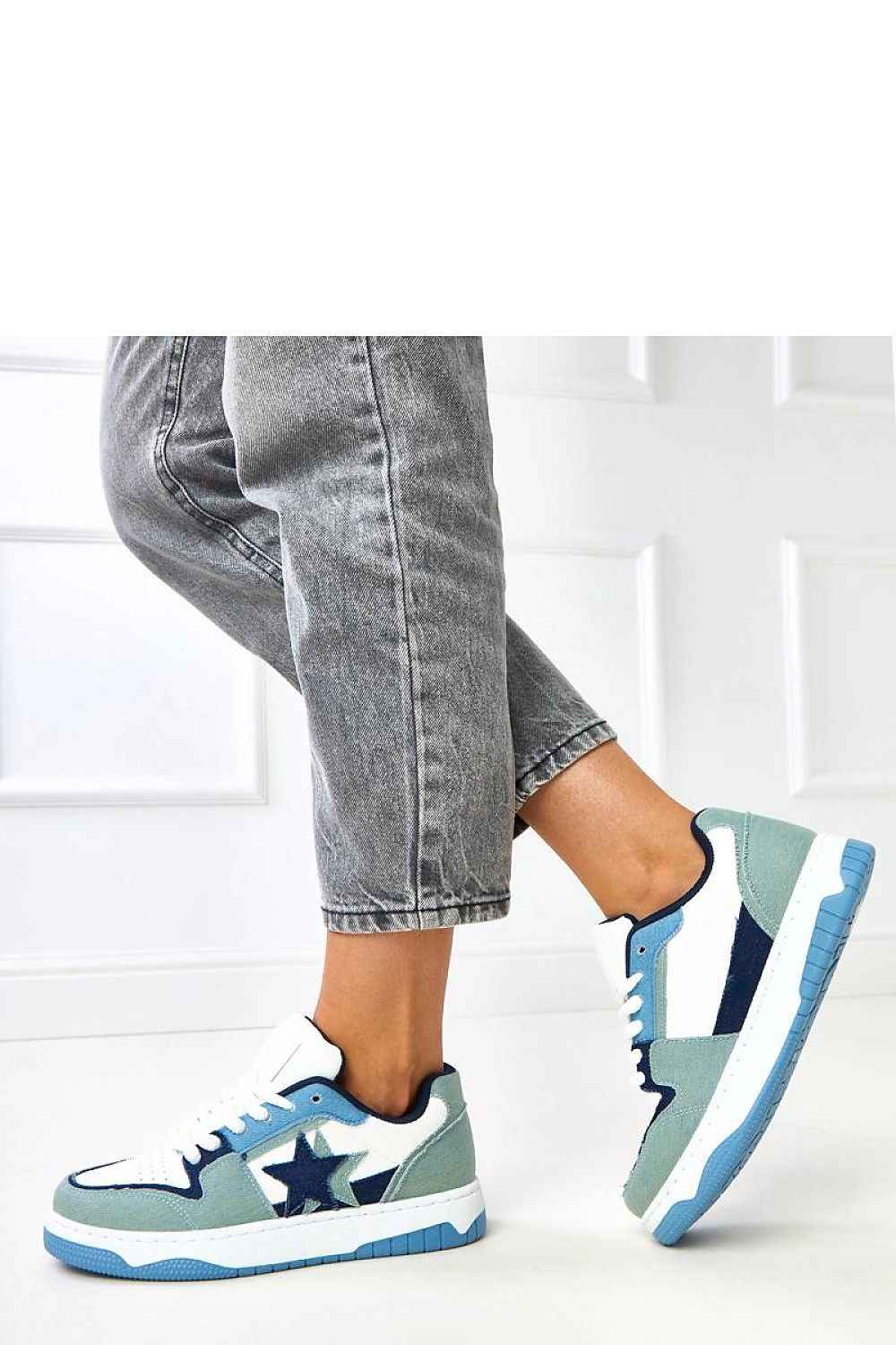 Sport Shoes model 218355