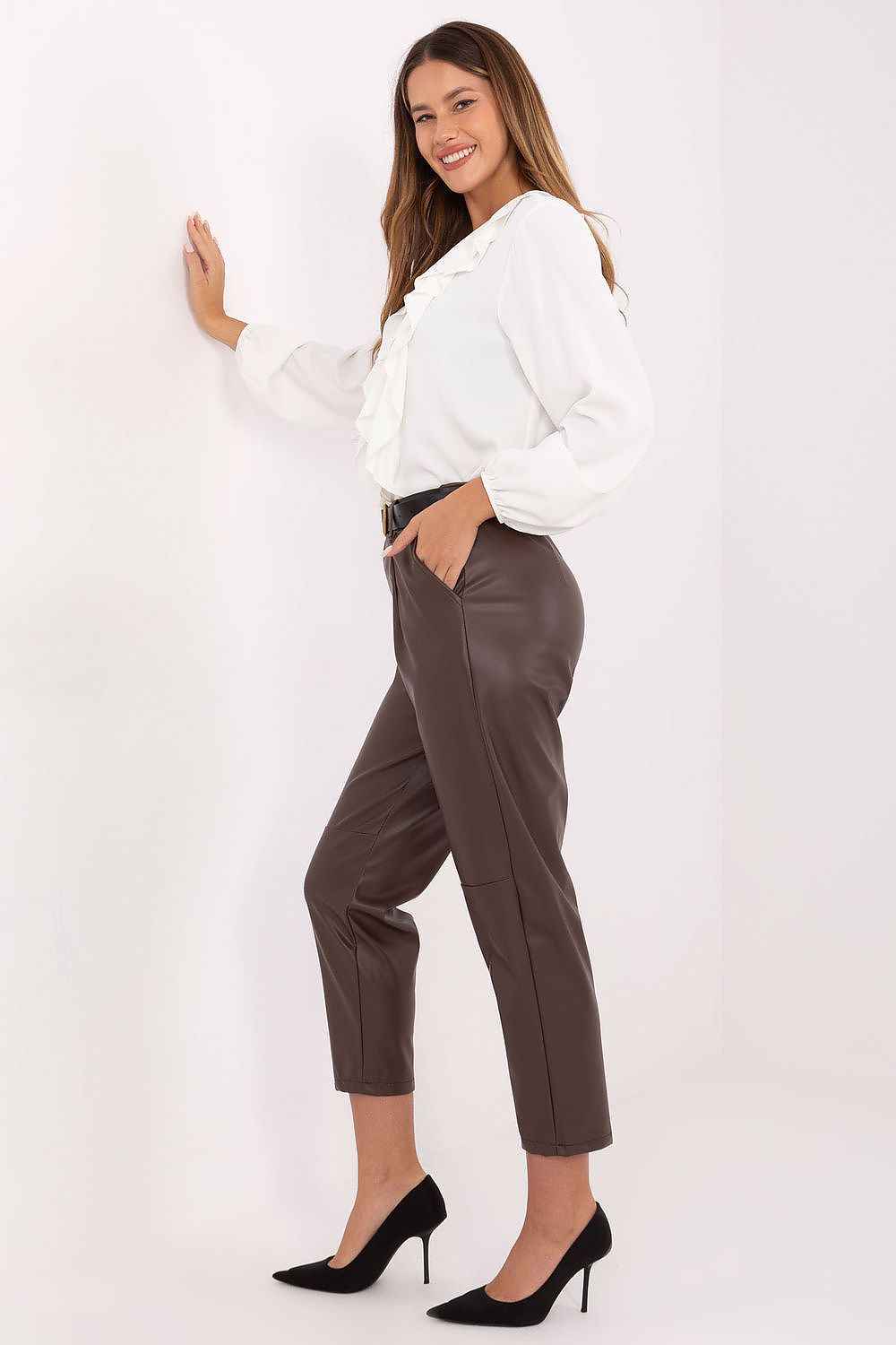 Women trousers model 219385
