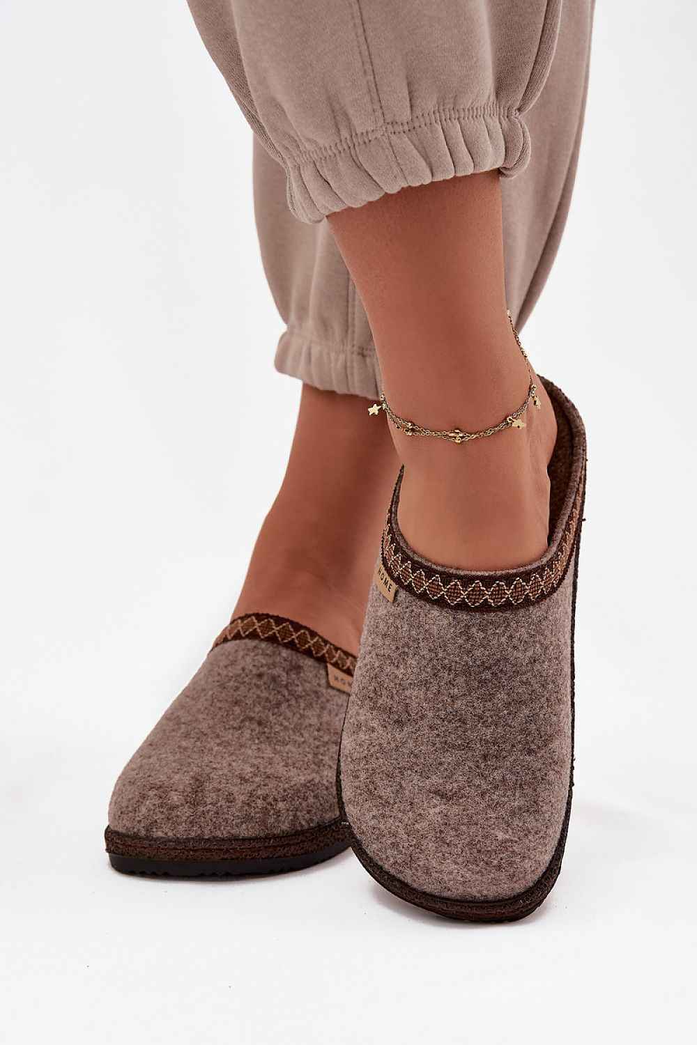 Slippers model 220066