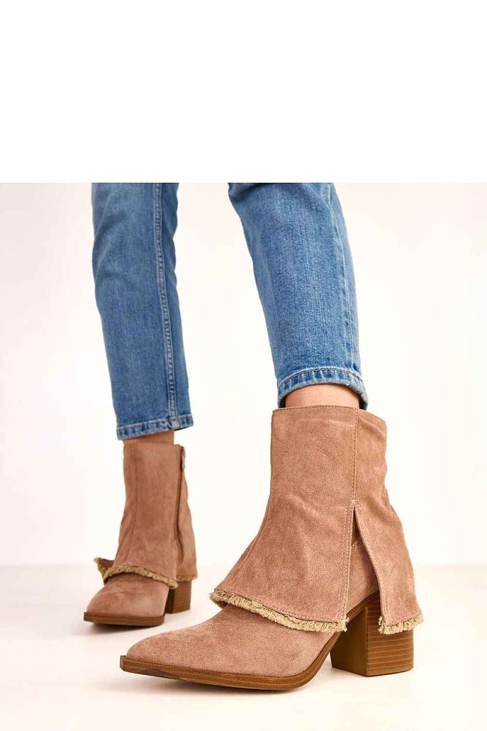 Heel boots model 220271