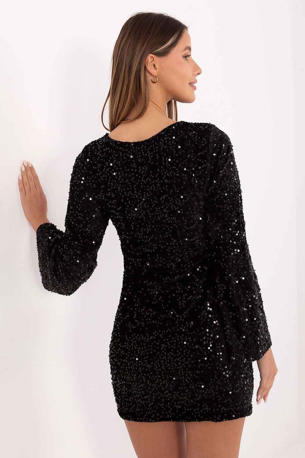 Short dress model 220312