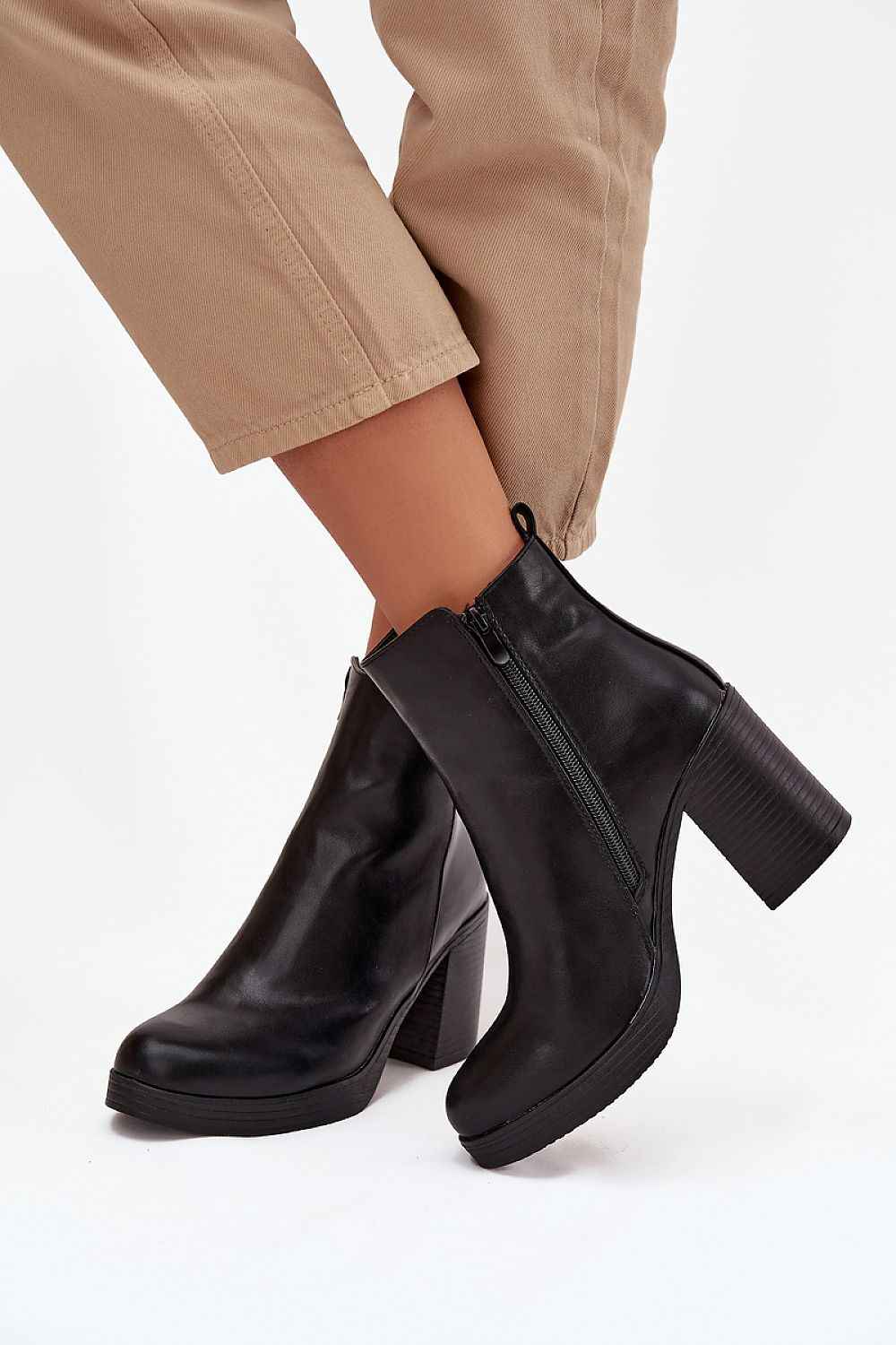 Heel boots model 220709