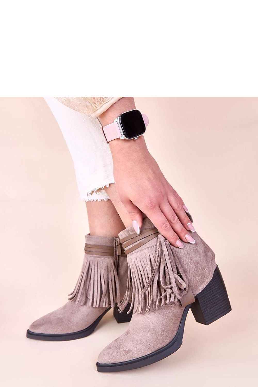 Heel boots model 221020