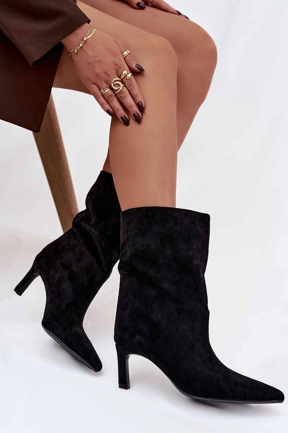 Heel boots model 221520