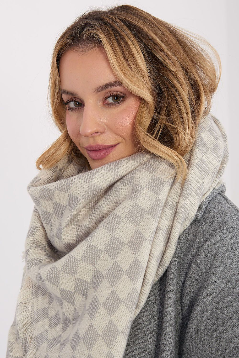 Shawl model 222302 AT