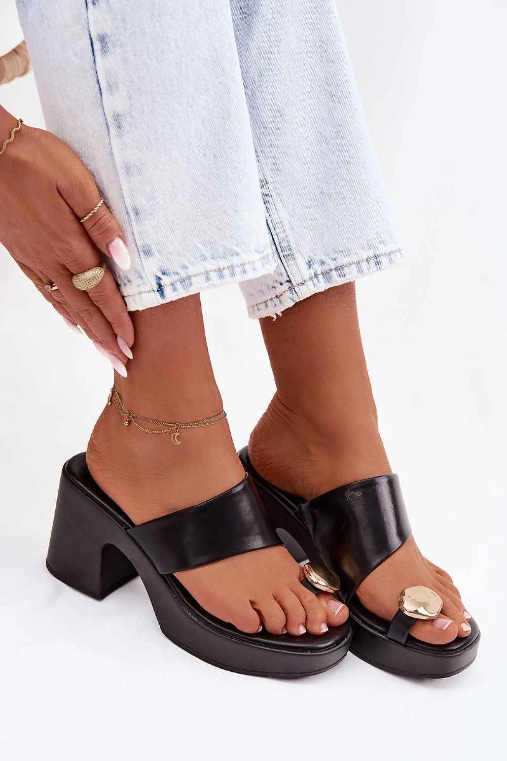 Heeled sandals model 225375