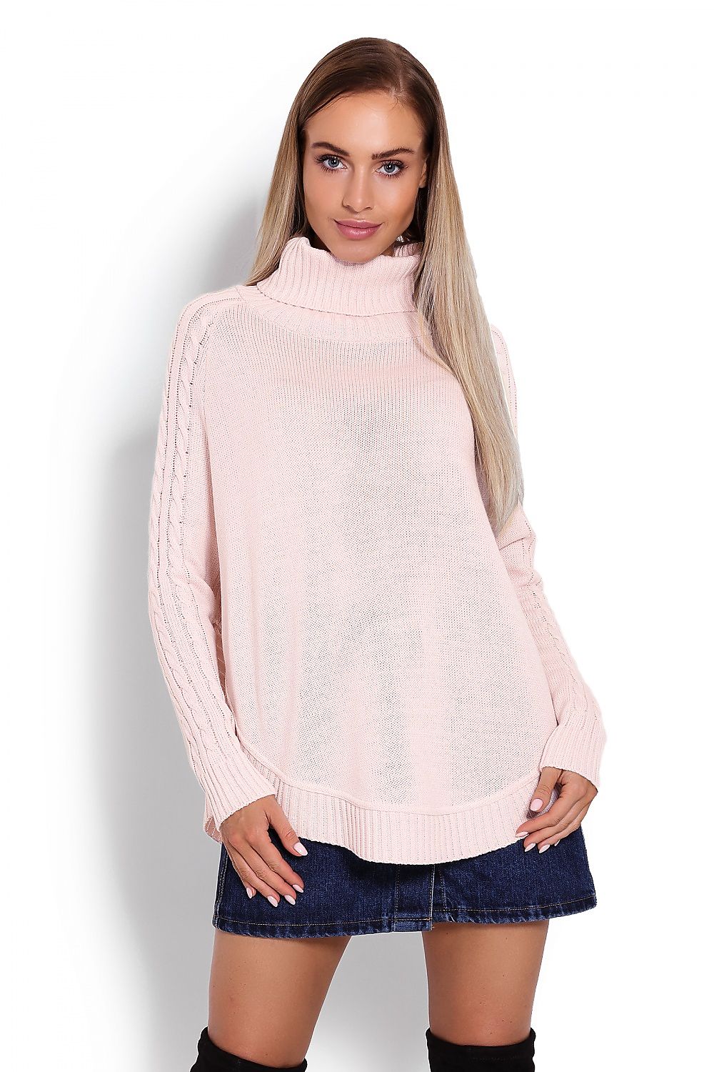 Poncho model 122919