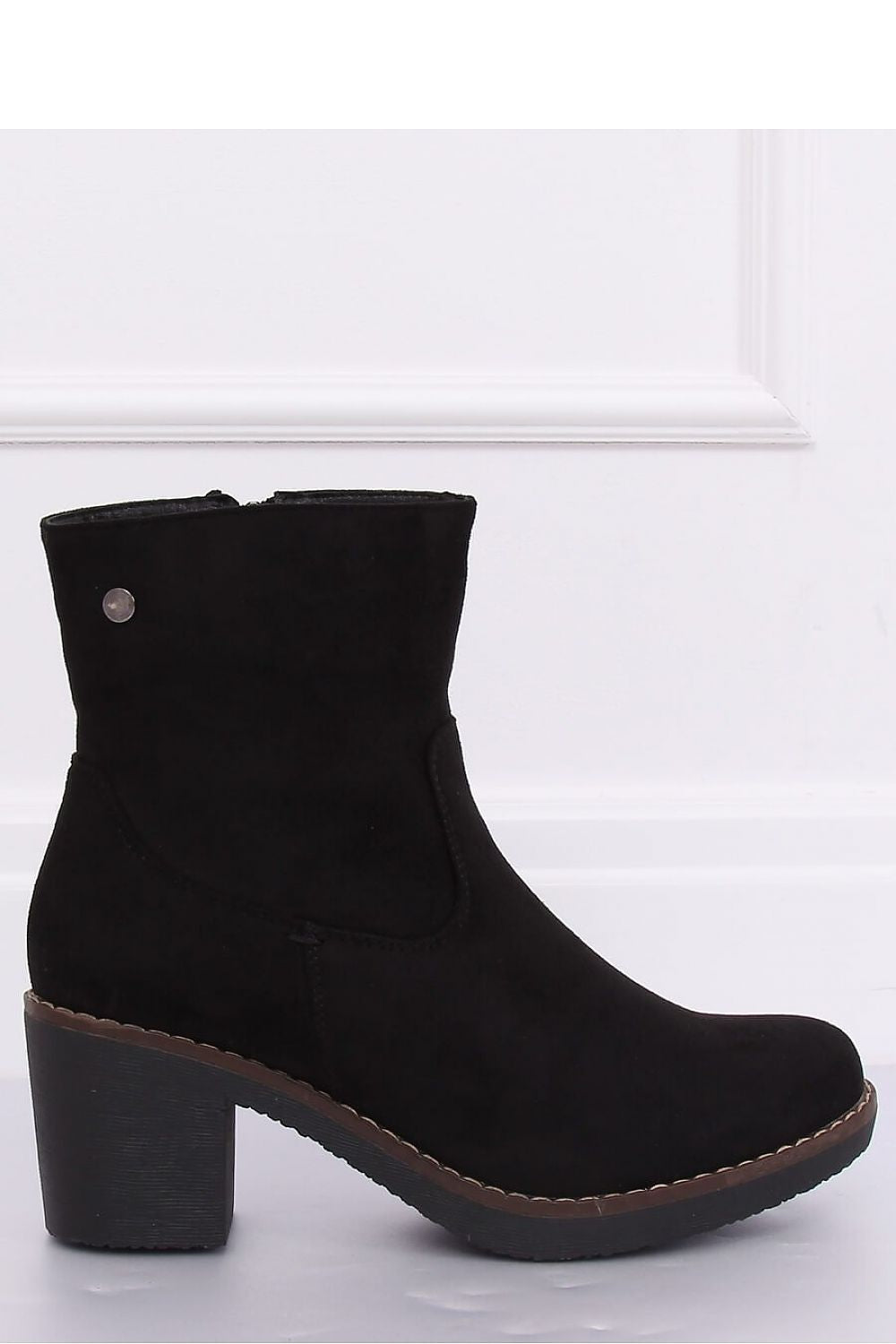 Heel boots model 135426